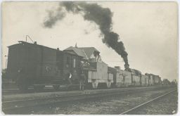 Těžký pancéřovaný vlak ve stanici Mužla Nové Zámky 1919