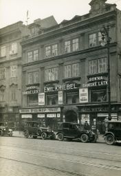 Praha, Národní třída 36, 1936 na místě otevřen Dům uměleckého průmyslu - Krásná jizba