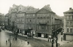 Praha, Staroměstské náměstí, jižní strana při ústí do Celetné ulice z radnice