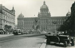 Praha, Václavské náměstí, Národní muzeum a pomník sv. Václava