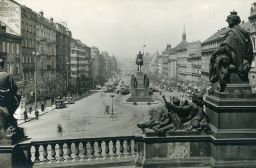 Praha, Václavské náměstí z rampy Národního muzea a pomník sv. Václava