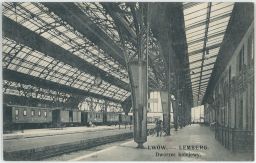 Železnice nádraží llenba nad kolejištěm Lvov Lemberg Ukrajina