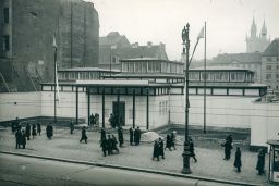 Praha, ulice Na Příkopě čp. 1047 ad., pavilon umělců Myslbek