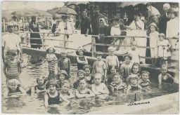 Děti na plovárně v Rumunsku v Ocna Sibiului 1922