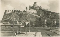 Trenčín a Trenčianský hrad s plovárnou