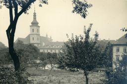Praha, Malá Strana, Seminářská zahrada, kostel Panny Marie Vítězné a svatého Antonína Paduánského s klášterem bosých karmelitánů