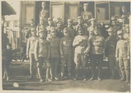Železnice nádraží vojáci armáda skupinové foto