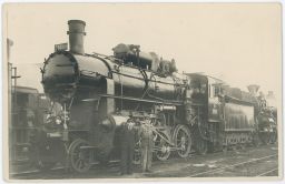 Depo Bratislava cca 1930. Lokomotiva 344.429. Strojvedoucí p. Siřný