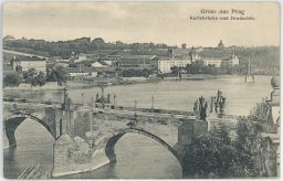 Pohled přes Karlův most na část Malé Strany