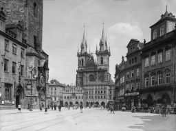Praha, Staroměstské náměstí, orloj, Týnský chrám, Týnská škola, kolem 1932