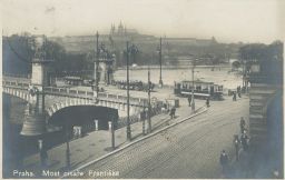 V popředí Most císaře Františka 1914