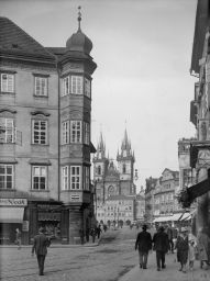 Praha, Malé náměstí, Dům U Zlatého rohu, Týnský chrám, kolem 1932