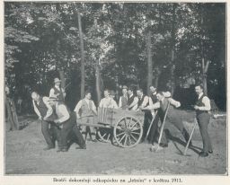 Praha Vinohrady Sokol bratři dokončují odkopávku na "letním" 1911