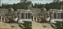 Mariánské Lázně, kašnas andělíčkem a pavilon Křížového pramene, kolorovaný stereodiapozitiv