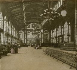 Karlovy Vary, Vřídelní kolonáda, kolorovaný stereodiapozitiv, pravá polovina