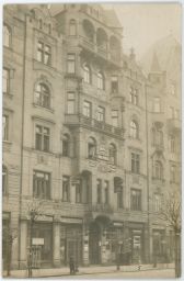 Pařížská čp. 128/22 kolem roku 1905. Hostinec U Střešňáků.