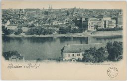 Staré Město ze sadů Rudolfových. V pravé části Rudolfinum