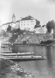 Ledeč nad Sázavou, zámek na skále nad řekou, negativ 16,3 x 12,0