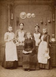 Personál kuchyně, kolem 1880, kabinetka