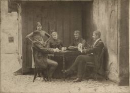 Otec s dětmi hraje karty, kolem 1884, kabinetka