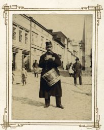 Bubeník, kolem 1895, 105 x 87 mm