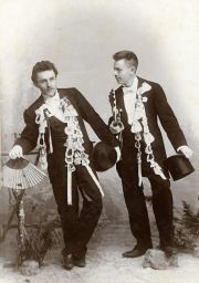 Dvojice kouzelníků (?), kolem 1905, kabinetka