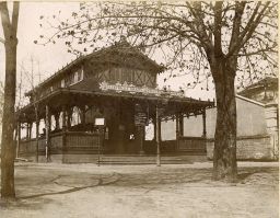 Vozovna a čekárna elektrické dráhy na Letné, 1892 - 1893