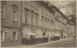 Severní strana Hradčanského náměstí.