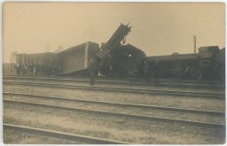 Železnice nádraží nehoda 1918-1919? loko 329... 354.6?