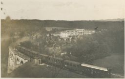 Železnice vlak viadukt Radostín pod Sychrovem Liberec