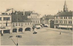 Nymburk - náměstí, auto, Baťa