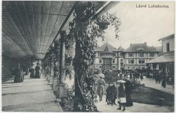 Lázně Luhačovice 1917 ženy děti na kolonádě promenáda lidé Zlín