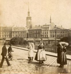 Ženy z trhu na Velkém náměstí v Brně, polovina stereofotografie