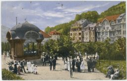 Jáchymov - Joachimsthal - Krušné hory - kolonáda s lidmi