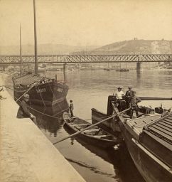 Ústí nad Labem, most a lodě u ořístavního mola, polovina stereofotografie