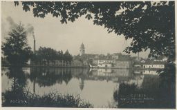 Počátky - real photo - záběr na město s rybníkem