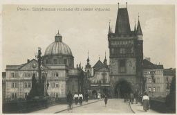 Praha - Staroměstská věž a klášter křížovníků real photo s lidmi 1930