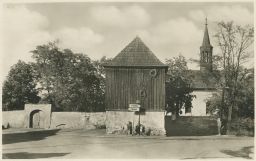 Hostivař Kostel Stětí svatého Jana Křtitele dřevěná zvonice