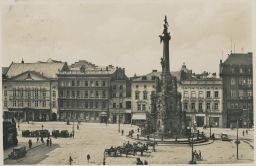 Olomouc Masarykovo náměstí divadlo povozy