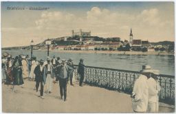 Bratislava Poszony Pressburg nábřeží lidé na promenádě