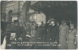 Bratislava Poszony Pressburg ministři Soukup a Staněk 4.2.1919 před nádražím