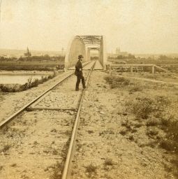 Uherské Hradiště, železniční most a celkový pohled, polovina stereofotografie