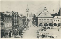 Dvůr Králové nad Labem Trutnov náměstí vlevo Hotel Hradecký