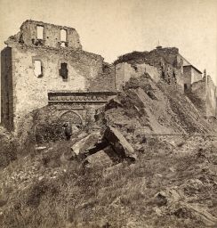 Hrad Točník, brána, polovina stereofotografie