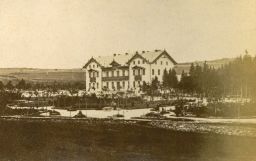 Sangerberg - Prameny, lázeňská budova