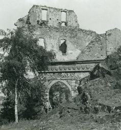 Hrad Točník, brána, polovina stereofotografie