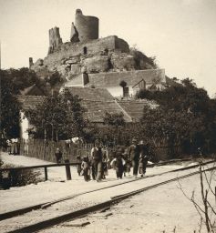 Hrad Michalovice nad železnicí, celkový pohled, polovina stereofotografie