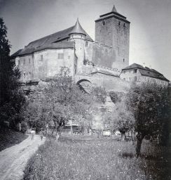 Hrad Kost, celkový pohled, polovina stereofotografie