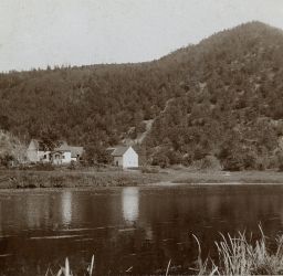 U Bartoňů, Bartoňova rybárna na Berounce, polovina stereofotografie, dat. 11.9.1913