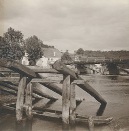 Ledolam na Lužnici a most, patrně Koloděje nad Lužnicí, polovina stereofotografe